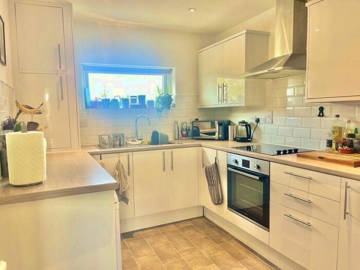 2 Bedroom Apartment To Rent In Pound Close, Topsham, EX3