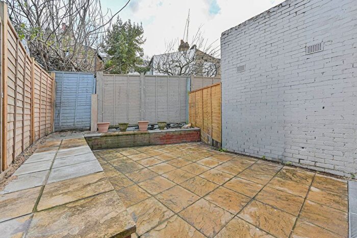 3 Bedroom Property To Rent In Hambro Road, Streatham Common, London, SW16