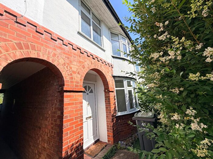 3 Bedroom Terraced House For Sale In Pembroke Avenue, Luton, LU4