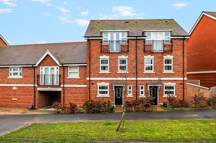 3 Bedroom Semi-Detached House For Sale In Oak Avenue, Wokingham, Berkshire, RG40