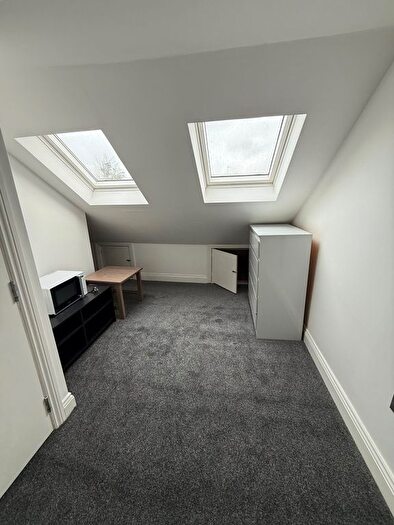 Studio To Rent In Kings Avenue, Hounslow, TW3