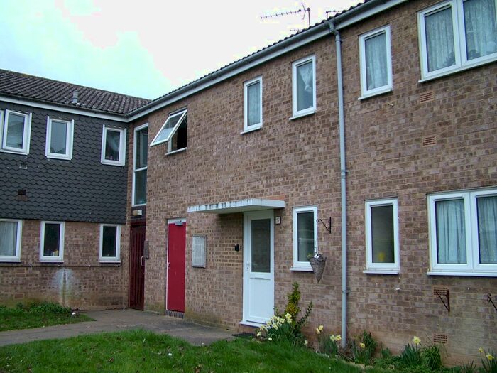 2 Bedroom Flat To Rent In Jackdaws, Welwyn Garden City, AL7
