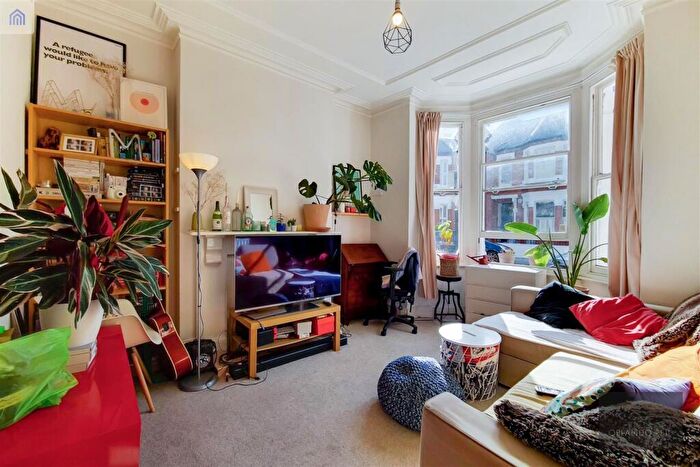 1 Bedroom Apartment To Rent In Jedburgh Street, Battersea, SW11