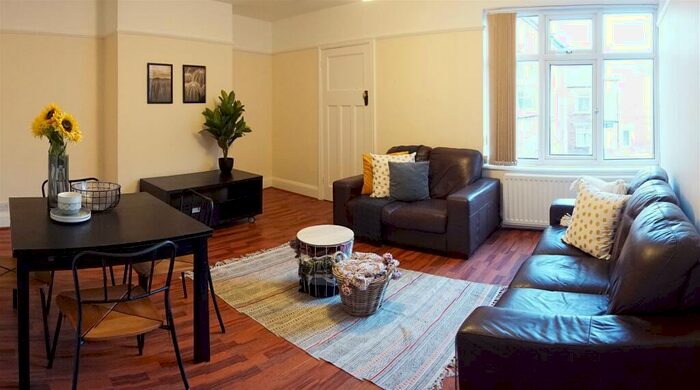 3 Bedroom Apartment To Rent In Rokeby Terrace, NE6