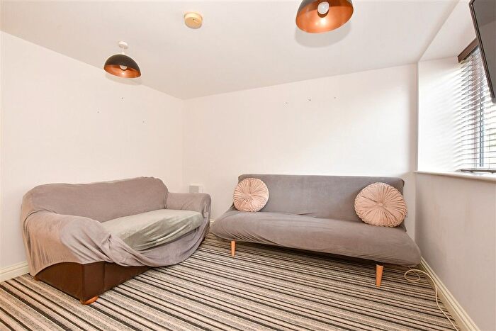 1 Bedroom Flat For Sale In Victoria Avenue, Shanklin, Isle Of Wight, PO37