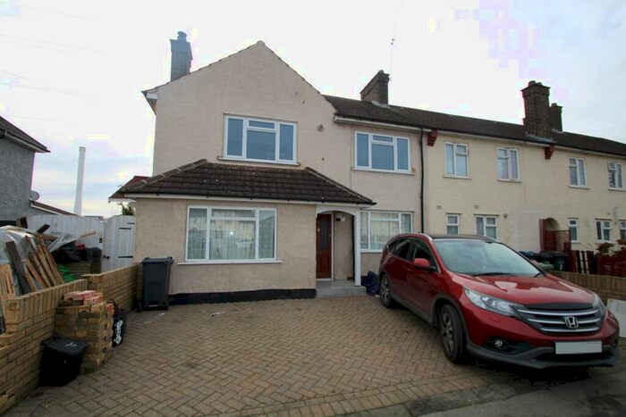 2 Bedroom Maisonette To Rent In Martin Crescent, Croydon, CR0