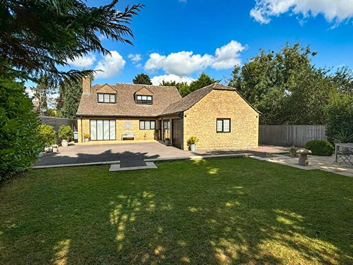 5 Bedroom Detached House For Sale In Burford Road, Minster Lovell, Witney, Oxfordshire, OX29