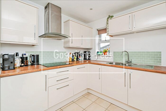 2 Bedroom Apartment To Rent In High Street, Addlestone, KT15