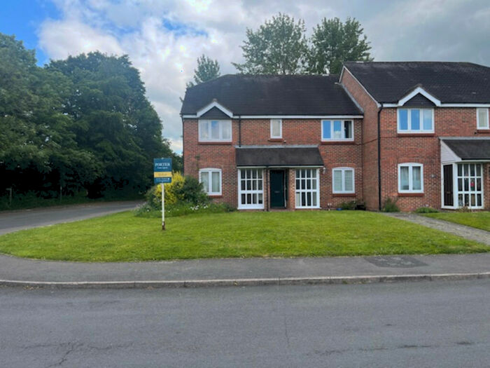 1 Bedroom Apartment To Rent In Oakwood Close, Midhurst, GU29