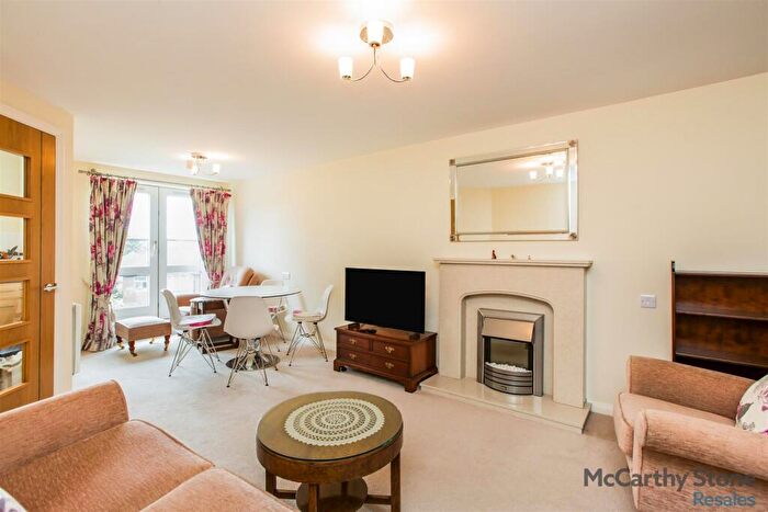 1 Bedroom Apartment For Sale In Trinity Court, Oxford Road, Halifax, HX1