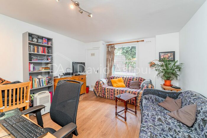 2 Bedroom Flat To Rent In Tollington Park, Finsbury Park, London, N4