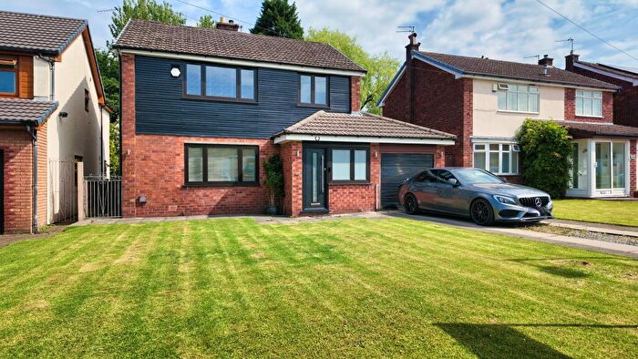 3 Bedroom Detached House For Sale In St. Albans Avenue, Ashton-under-lyne, OL6