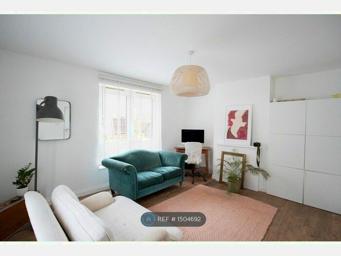 3 Bedroom Semi-Detached House To Rent In High Level Drive, Sydenham, SE26