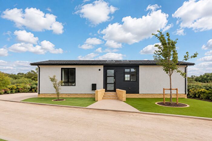 2 Bedroom Park Home For Sale In The View Station Road Bletchingdon, Station Road, OX5