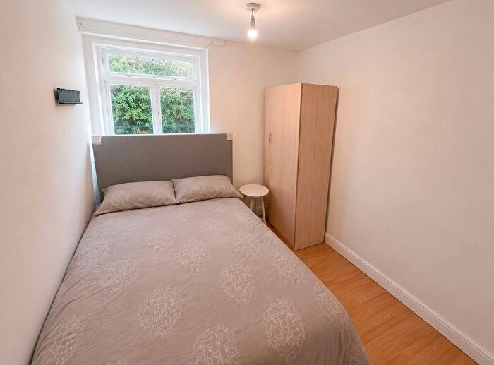 3 Bedroom Flat To Rent In Grosvenor Rise East, Walthamstow, E17