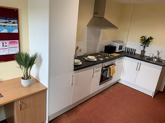 Studio To Rent In Longside Lane, Bradford, BD7