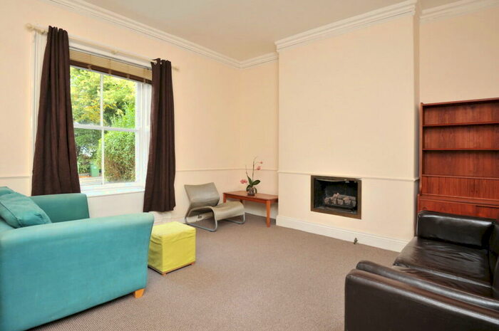 1 Bedroom Apartment To Rent In North Road East, F1