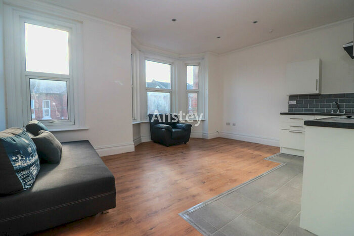 3 Bedroom Flat To Rent In Tennyson Road, Southampton, SO17