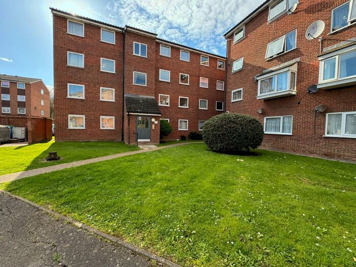 2 Bedroom Flat To Rent In Gurney Close, Barking, IG11
