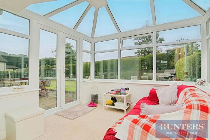 2 Bedroom Semi-Detached Bungalow For Sale In Haven Croft, Leeds, West Yorkshire, LS16
