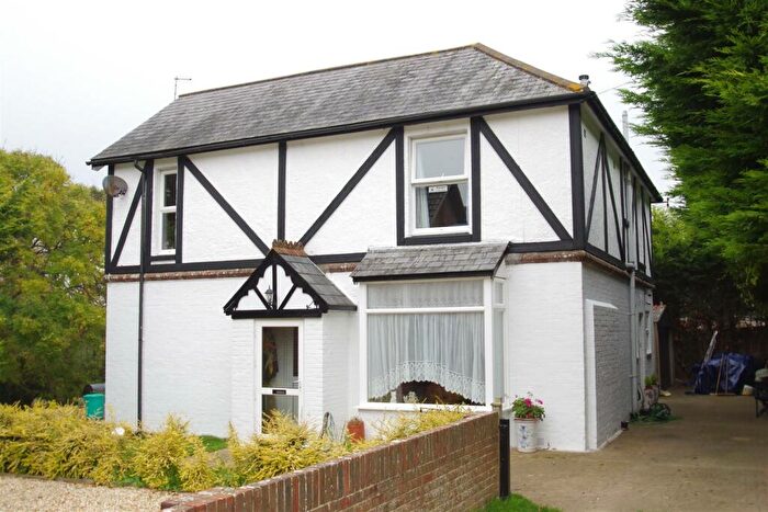 4 Bedroom Detached House To Rent In West Street, Wroxall, PO38