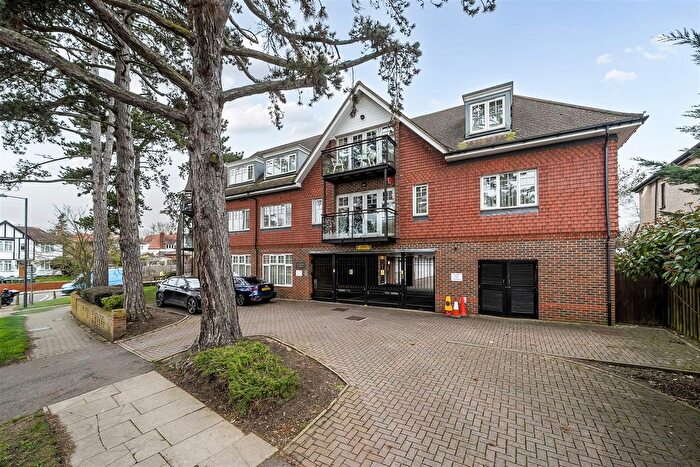 2 Bedroom Flat For Sale In Marsh Road, Pinner, HA5