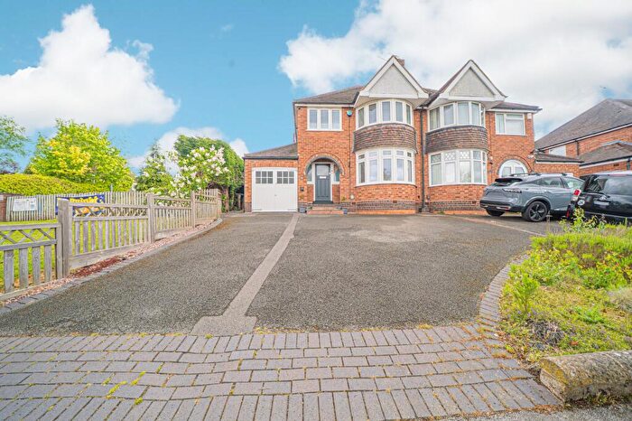 3 Bedroom Semi-Detached House For Sale In Greswolde Road, Solihull, B91