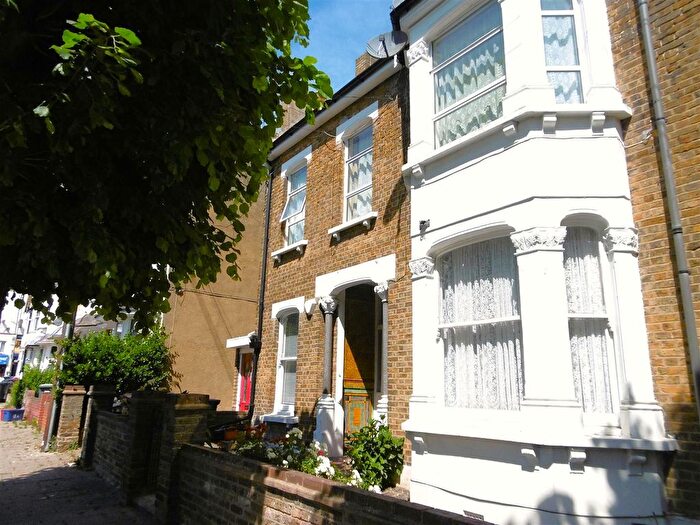1 Bedroom Flat To Rent In Brunswick Square, Herne Bay, CT6