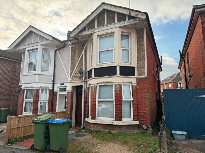 5 Bedroom Semi-Detached House To Rent In Devonshire Road, SO15