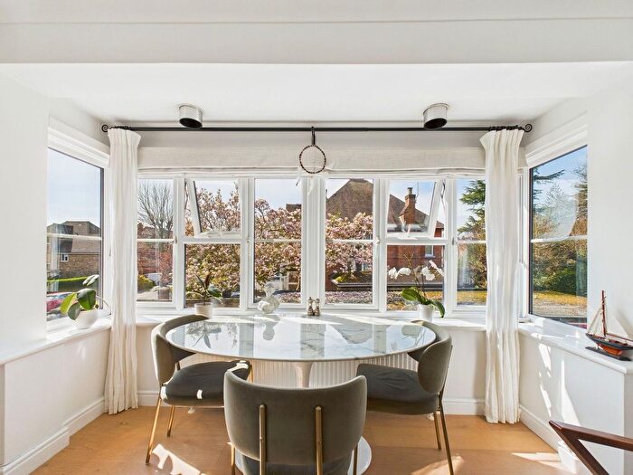 2 Bedroom Flat For Sale In Chorleywood Close, Rickmansworth, WD3