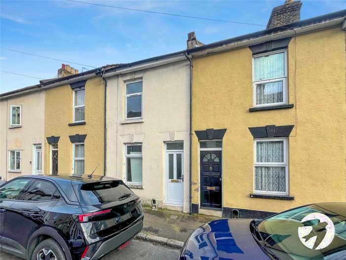 3 Bedroom Detached House To Rent In Weston Road, Rochester, Kent, ME2