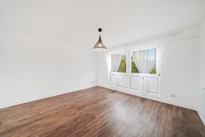 3 Bedroom Flat To Rent In Hardwicke Street, Barking, IG11