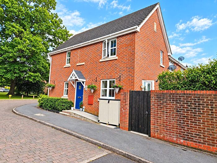 3 Bedroom Detached House For Sale In Pheasant Close, Four Marks, Alton, Hampshire, GU34