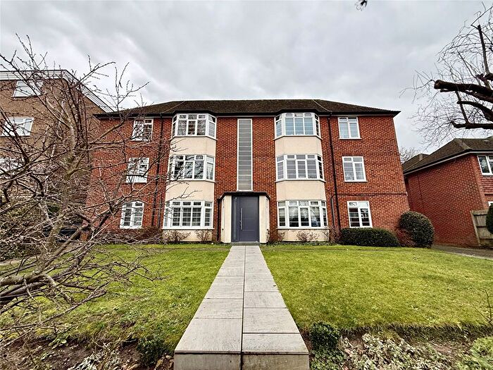 2 Bedroom Flat To Rent In Simons Court, Lovelace Road, Surbiton, Surrey, KT6