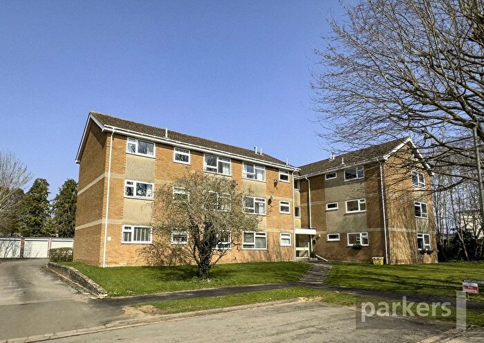 2 Bedroom Flat For Sale In Woodlands Court, Witney, Oxfordshire, OX28