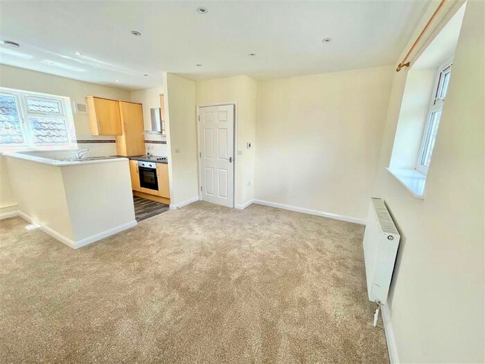 2 Bedroom Flat To Rent In Turtlegate Avenue, Withywood, Bristol BS13