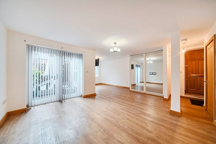 Property To Rent In Garratt Lane, London, SW17