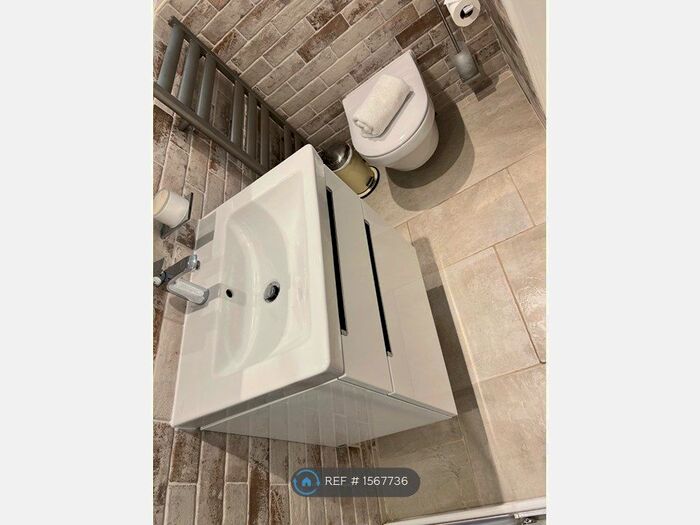 1 Bedroom Flat To Rent In Burfield Road, Old Windsor, Windsor, SL4