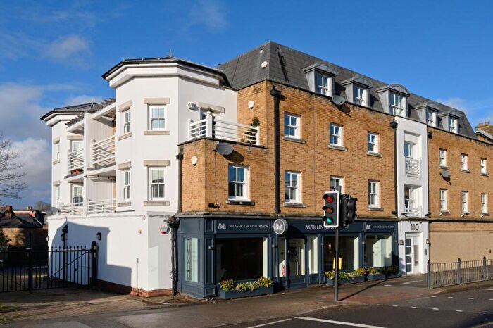 2 Bedroom Apartment For Sale In High Street, Esher, Surrey, KT10