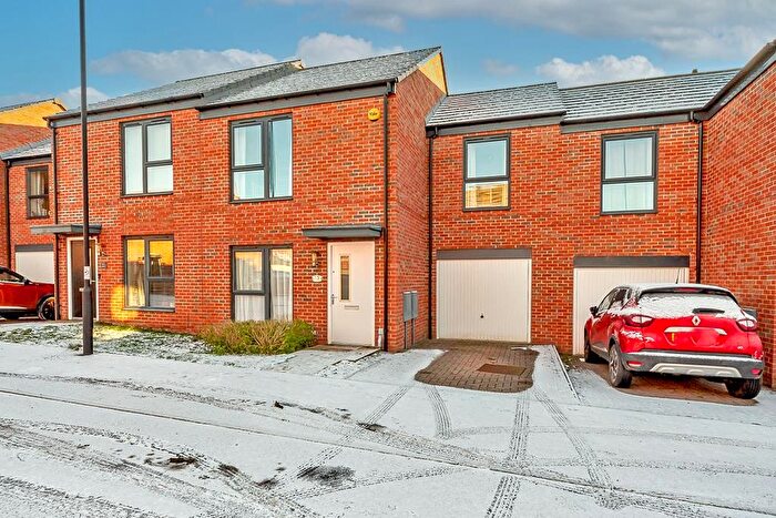 3 Bedroom Terraced House For Sale In Towpath Drive, Brownhills, Walsall, WS8