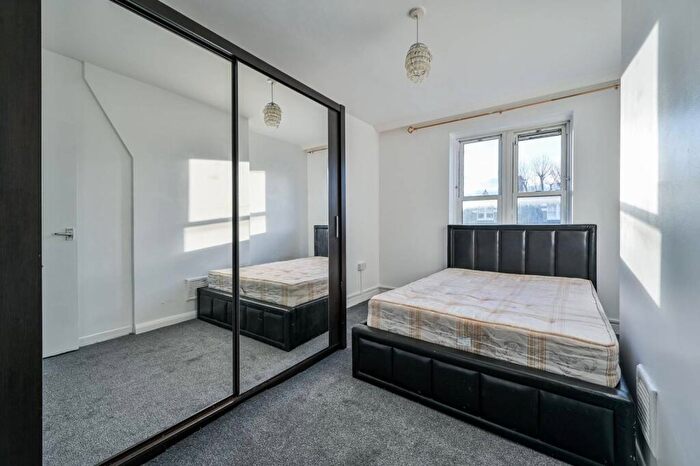 2 Bedroom Flat To Rent In Amhurst Road, Clapton, London, E8
