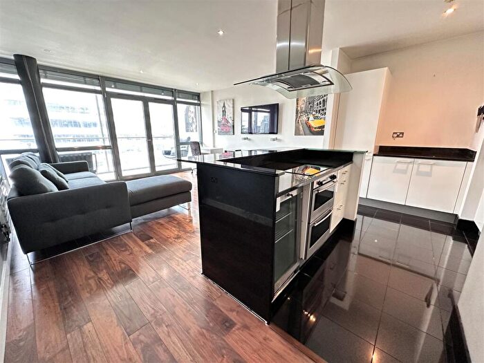 2 Bedroom Apartment To Rent In Deansgate, Manchester, M3