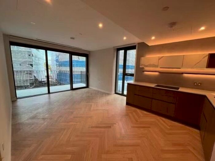 2 Bedroom Flat To Rent In Hampton House, London, SW6