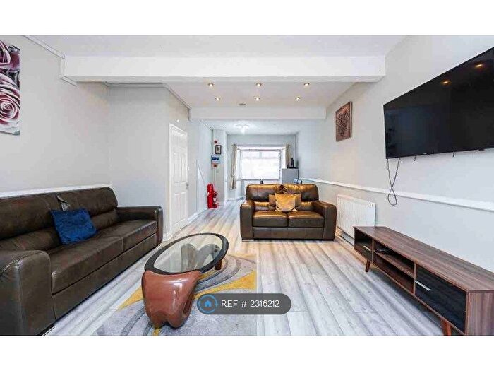 5 Bedroom Terraced House To Rent In Roman Road, London, E6