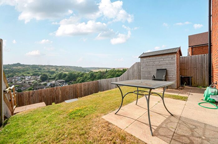 3 Bedroom Semi-Detached House For Sale In Swallows Rise, Portslade, Brighton, BN41