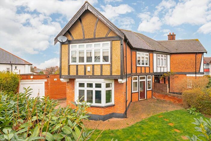 4 Bedroom Detached House For Sale In Clarendon Gardens, Harrow, HA9