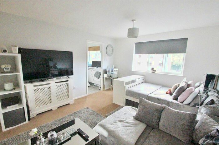 Studio To Rent In Blackdown Close, East Finchley, London, N2