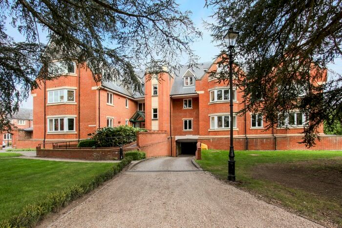 2 Bedroom Flat To Rent In Longbourn, Windsor SL4