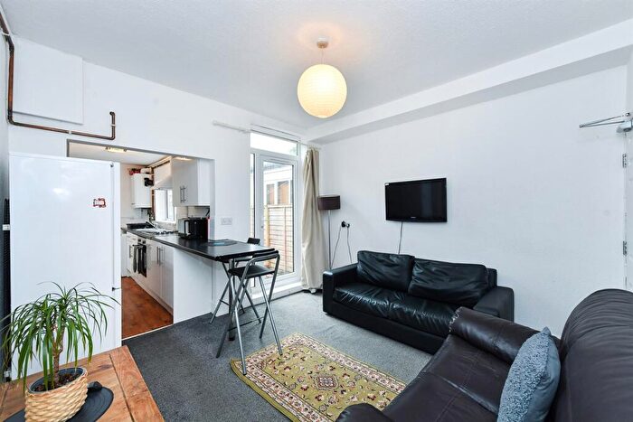 4 Bedroom Terraced House To Rent In Mettham Street, NG7