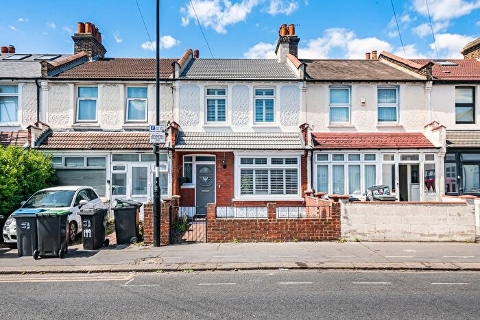 3 Bedroom Terraced House For Sale In Bensham Lane, Thornton Heath, Surrey, CR7